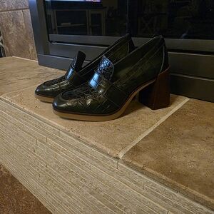 Vince Camuto Green Croc-Embossed Loafers 8M